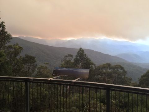 Kosciuszko National Park lookout. Thick smoke rolls east over the main range.